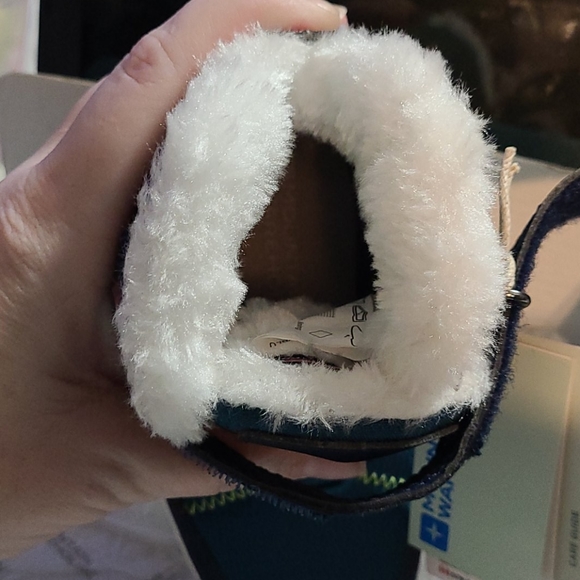 Toddker size 7 Snowboots - Picture 3 of 4